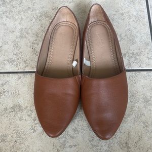 Universal Thread flats